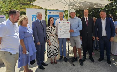 Naslovna slika